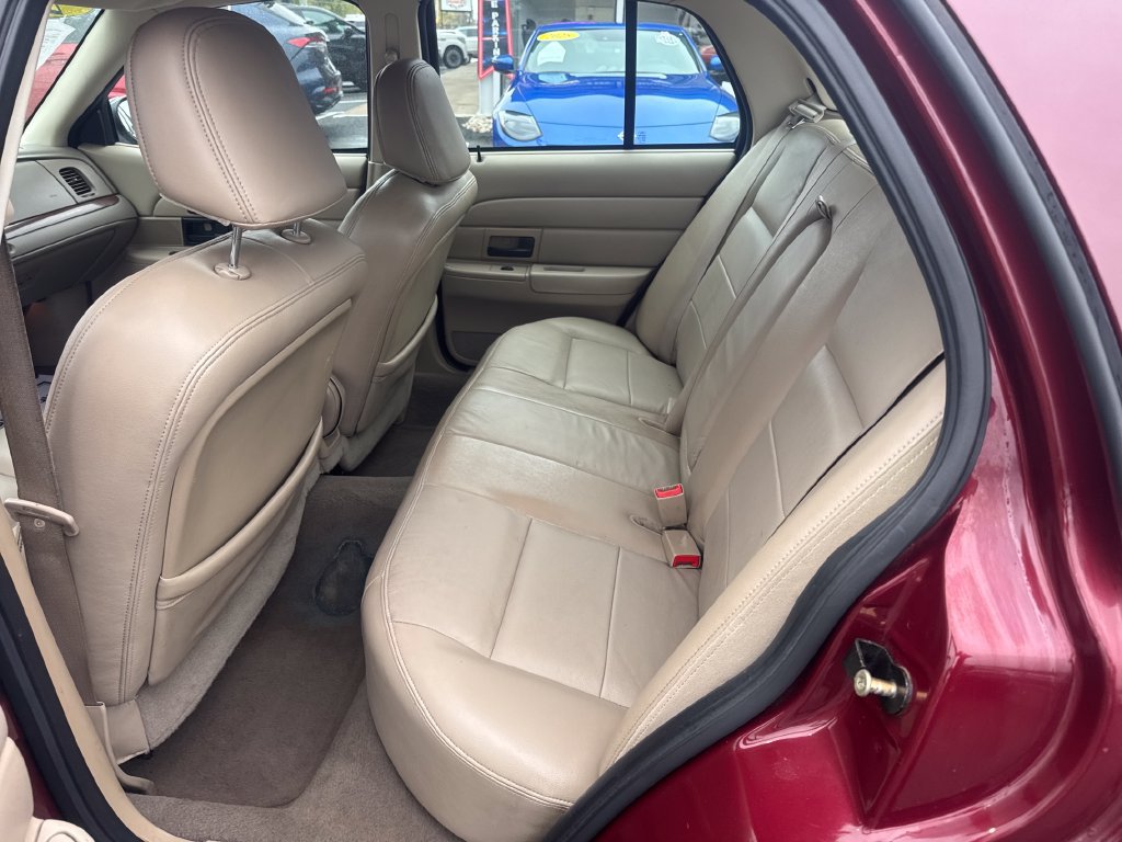 Used 2005 Ford Crown Victoria LX RWD image 26