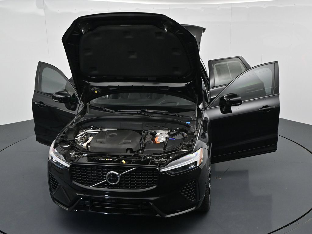Used 2022 Volvo XC60 T8 R-Design w/ Advanced Package AWD/4WD image 18