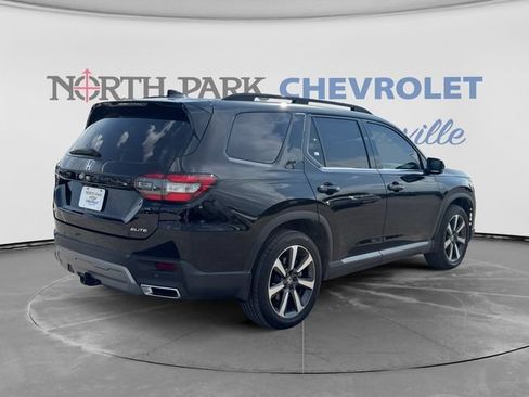 Used 2025 Honda Pilot Elite image 3