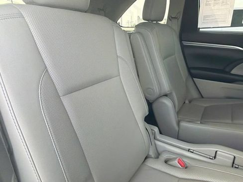 Used 2018 Toyota Highlander Limited AWD/4WD image 13