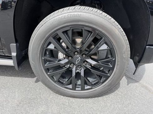 Used 2025 Chevrolet Silverado 1500 High Country AWD/4WD image 9