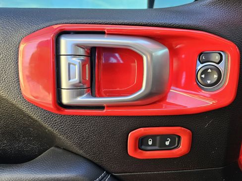 Used 2020 Jeep Wrangler Unlimited Sahara w/ Uconnect 4C Nav & Sound Group image 5