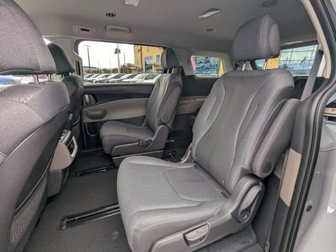 New 2027 Kia Carnival LX FWD image 16
