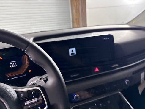New 2026 Kia Carnival EX FWD image 34