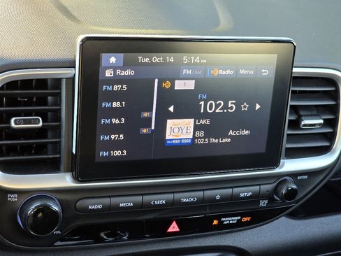 Used 2024 Hyundai Venue SEL image 4