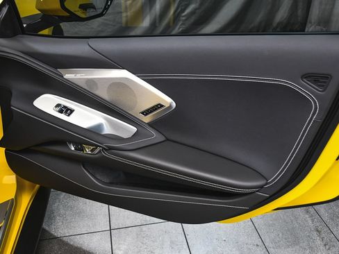 Used 2025 Chevrolet Corvette Stingray Preferred Conv w/ 2LT RWD image 16