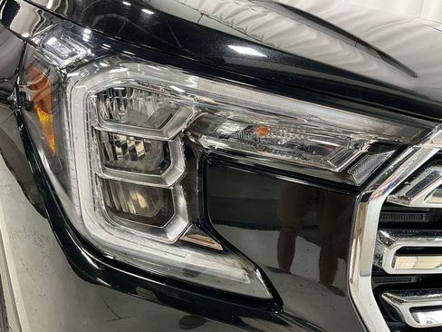 Used 2024 GMC Terrain SLT image 25