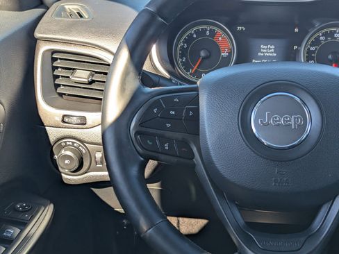 Used 2019 Jeep Cherokee Trailhawk image 23