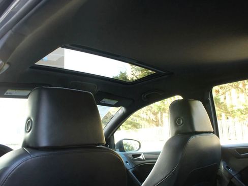 Used 2010 Volkswagen GTI 4-Door image 20