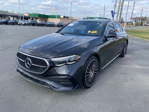 Used 2024 Mercedes-Benz E 350 4MATIC Sedan image 3