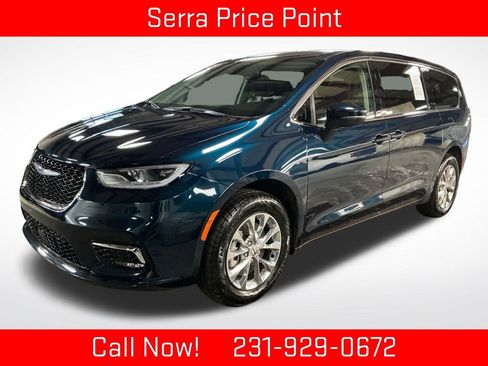 Used 2023 Chrysler Pacifica Touring-L AWD/4WD image 1