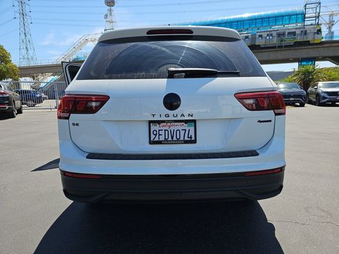 Used 2023 Volkswagen Tiguan SE w/ Panoramic Sunroof Package AWD/4WD image 11