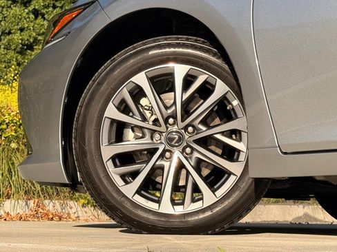 Certified 2025 Lexus ES 350 w/ Accessory Package (Z2) image 9