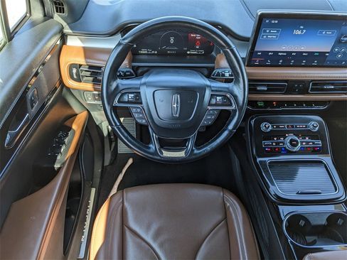 Used 2022 Lincoln Nautilus Reserve image 17