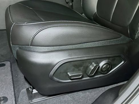 New 2025 Jeep Grand Cherokee L Limited w/ Luxury Tech Group II image 13