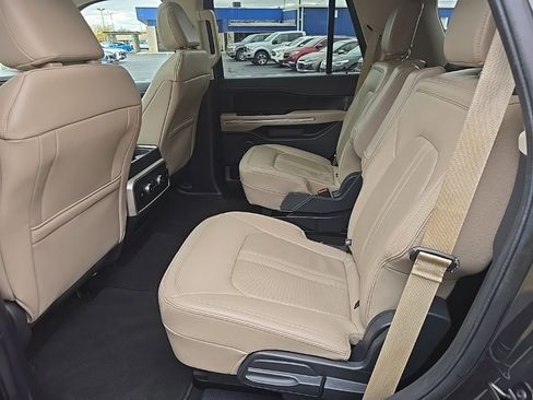 Used 2023 Ford Expedition Limited image 18
