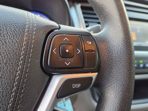 Used 2016 Toyota Highlander LE FWD image 24