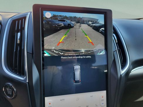 Used 2024 Ford Edge Titanium image 29