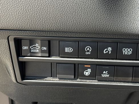 Used 2023 Toyota Tundra Limited image 24