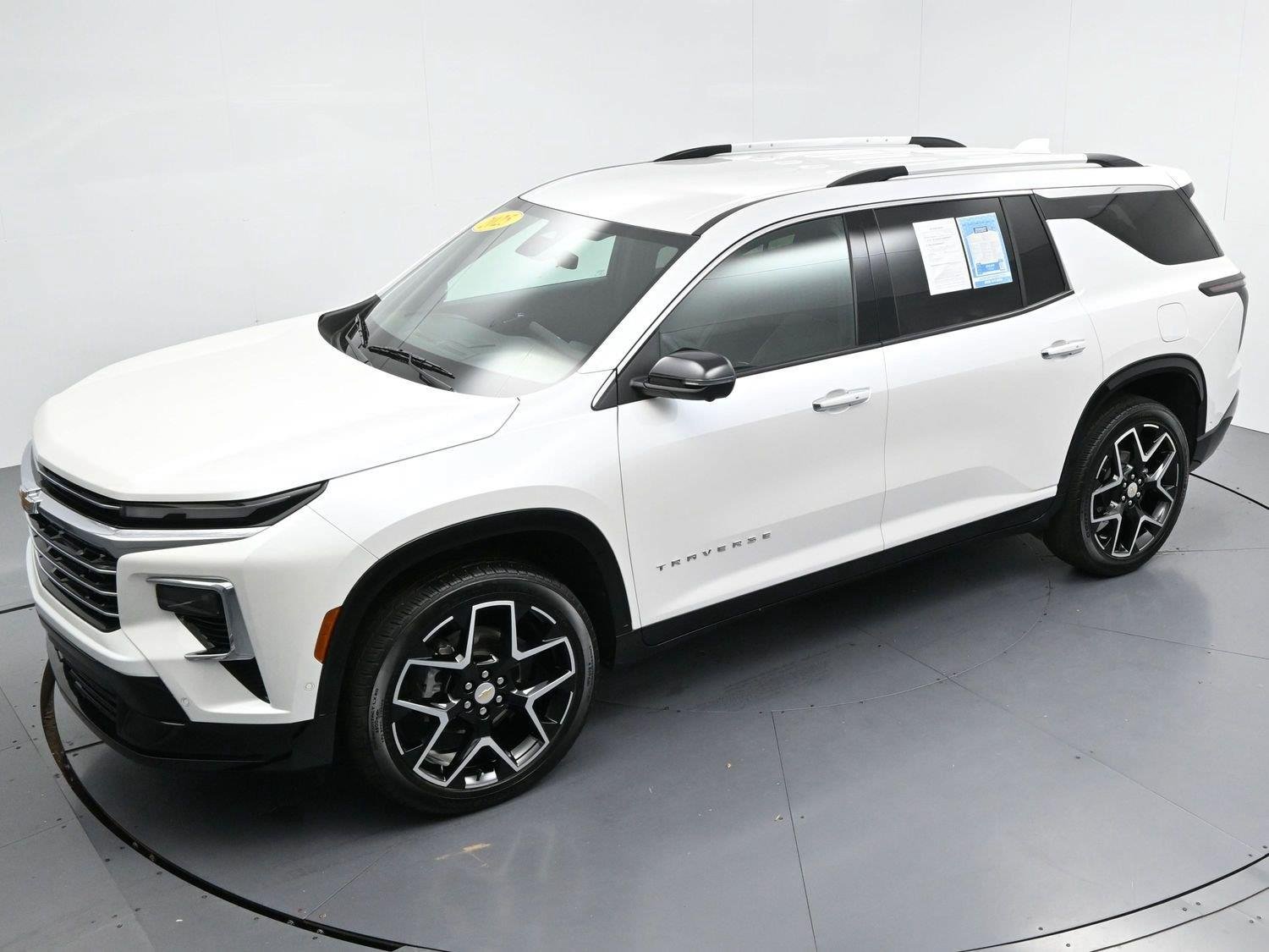 Used 2025 Chevrolet Traverse High Country FWD image 44