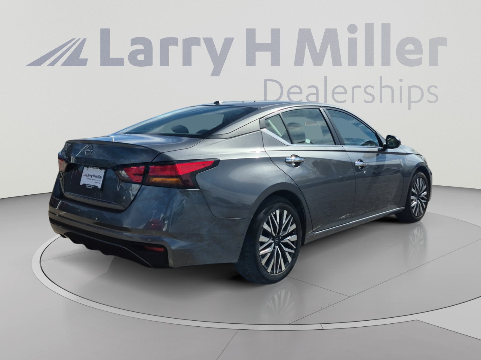 Used 2025 Nissan Altima 2.5 SV FWD image 5