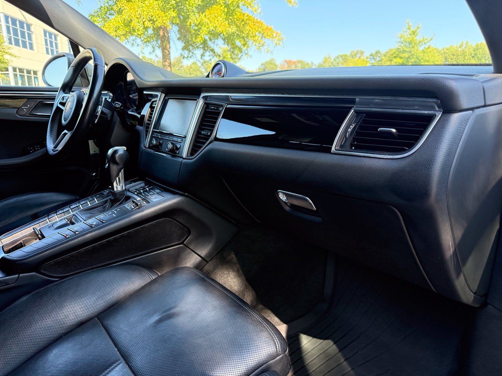 Used 2015 Porsche Macan S AWD/4WD image 24