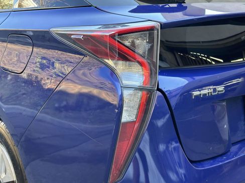 Used 2016 Toyota Prius Three image 12