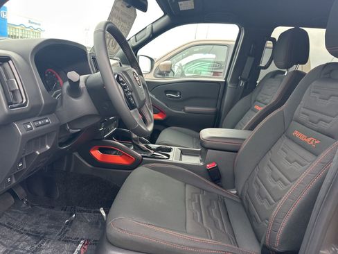 Used 2025 Nissan Frontier PRO-4X image 12