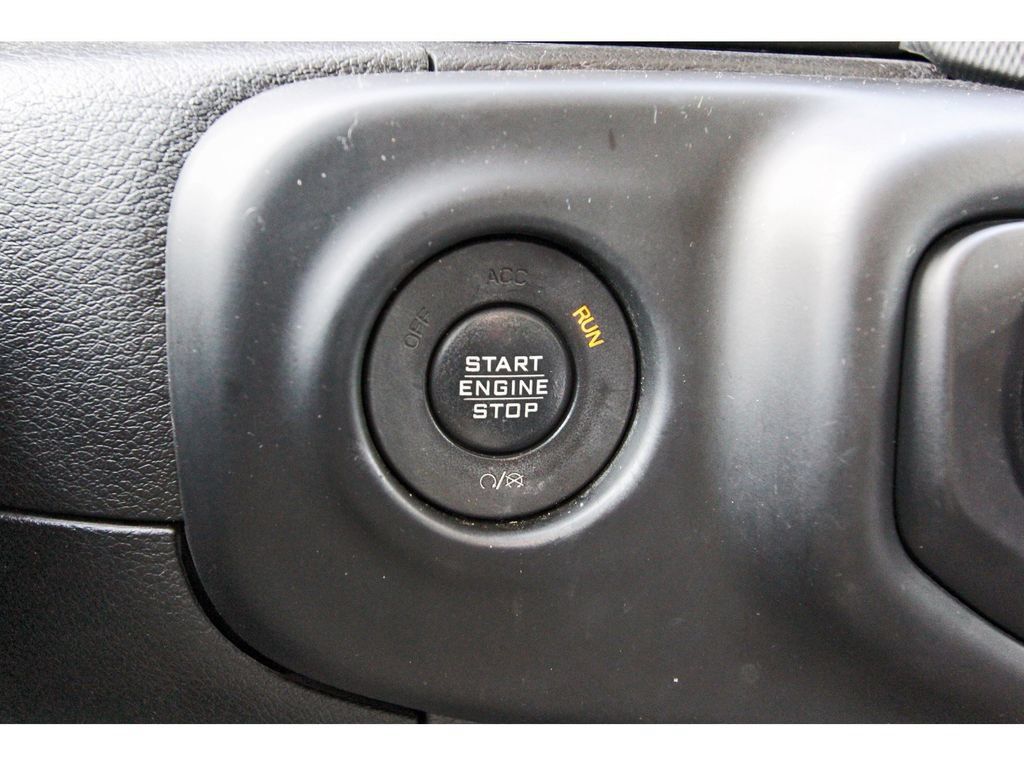 Used 2018 Jeep Wrangler Unlimited Sport AWD/4WD image 24