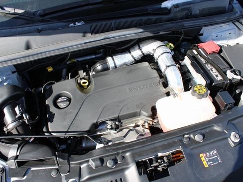 Used 2022 Chevrolet Trax LT w/ LT Convenience Package image 13