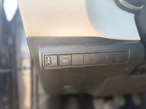 Used 2022 Toyota Corolla XSE FWD image 15