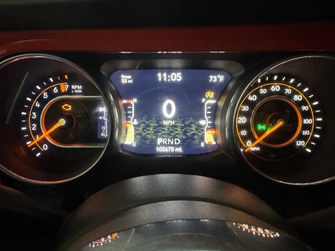 Used 2018 Jeep Wrangler Unlimited Sahara w/ Cold Weather Group AWD/4WD image 22