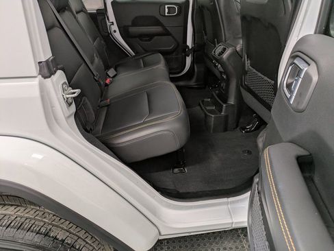 Used 2024 Jeep Wrangler Sahara image 27