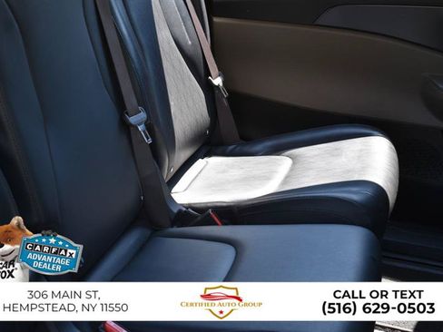 Used 2025 Kia Carnival FWD image 27