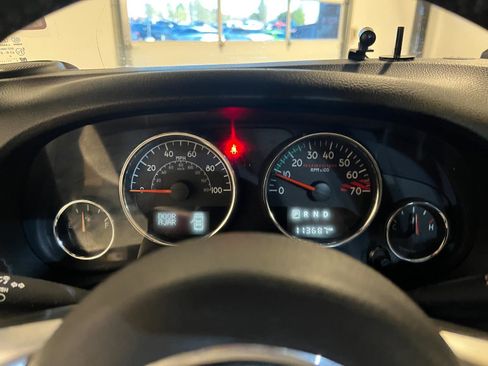 Used 2017 Jeep Wrangler Unlimited Rubicon image 12