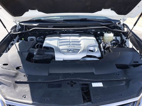 Used 2020 Lexus LX 570 4WD w/ Luxury Package image 74