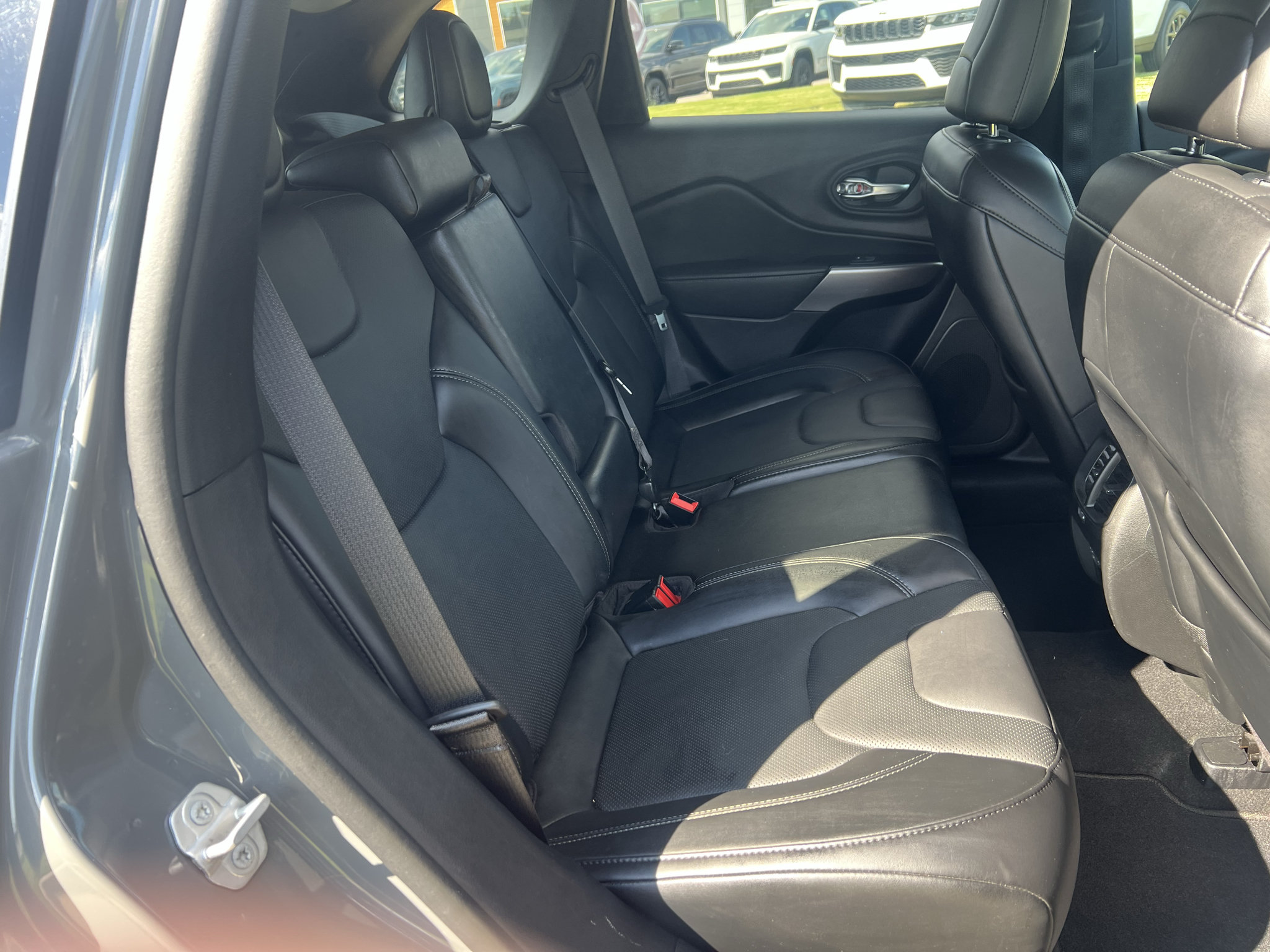 Used 2021 Jeep Cherokee Latitude Lux w/ Sun & Sound Group FWD image 13
