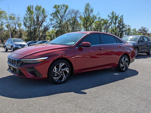 Certified 2025 Hyundai Elantra Limited image 8