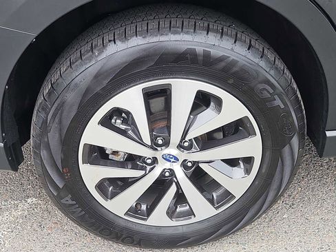 Used 2025 Subaru Outback Premium AWD/4WD image 9
