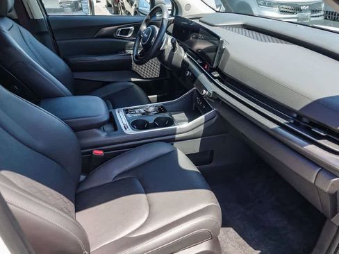 Certified 2025 Kia Carnival SX w/ SX Dark Edition Package FWD image 15