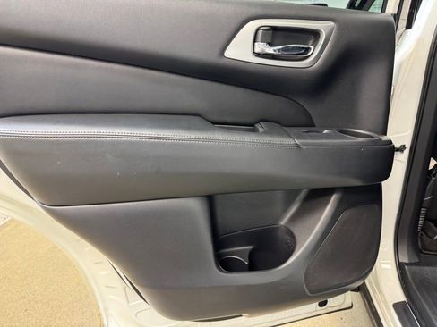 Used 2020 Nissan Pathfinder SL AWD/4WD image 15