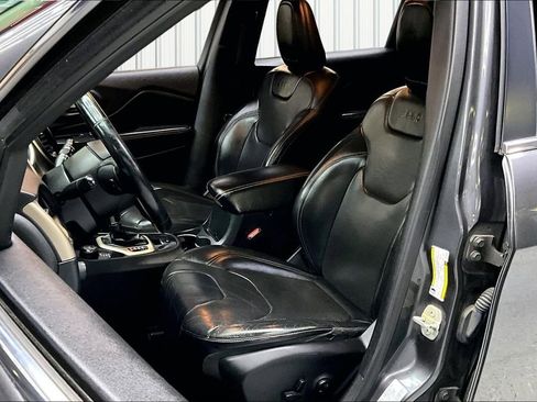 Used 2015 Jeep Cherokee Limited w/ Luxury Group image 20