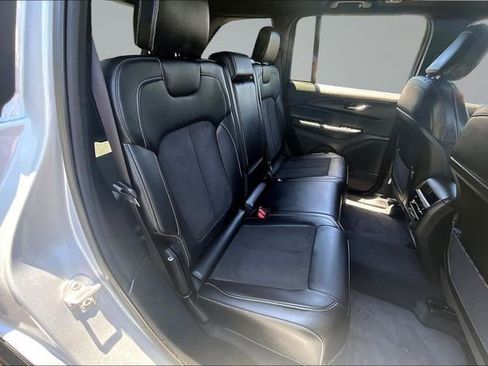 Used 2025 Jeep Grand Cherokee 4WD image 25