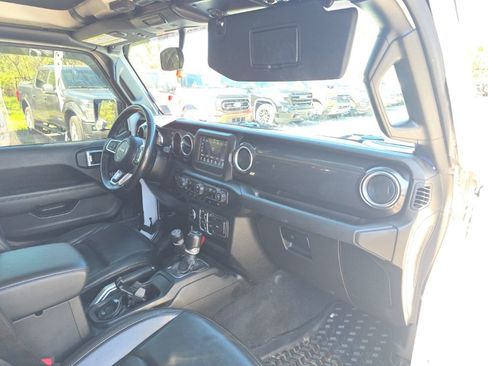Used 2021 Jeep Wrangler Unlimited Sahara AWD/4WD image 18