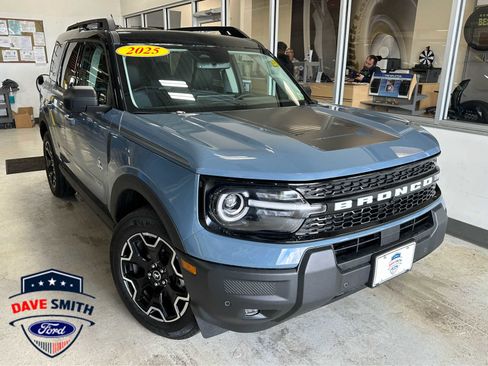 Used 2025 Ford Bronco Sport Outer Banks w/ Outer Banks Tech Package+ AWD/4WD image 1