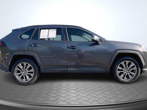 Used 2020 Toyota RAV4 XLE Premium FWD image 4