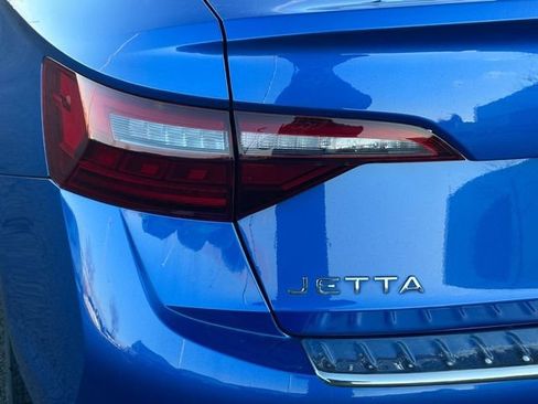 Used 2023 Volkswagen Jetta SE w/ Panoramic Sunroof Package image 13