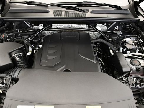 Certified 2025 Audi Q5 Premium w/ Convenience Package image 11