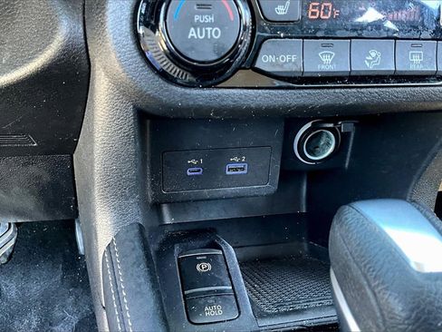 Used 2023 Nissan Kicks SR w/ SR Premium Package image 31