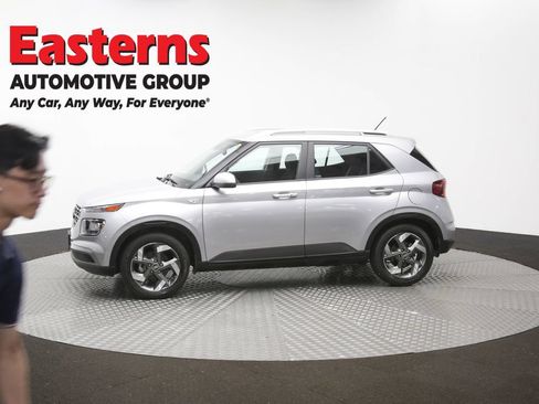 Used 2024 Hyundai Venue SEL FWD image 58